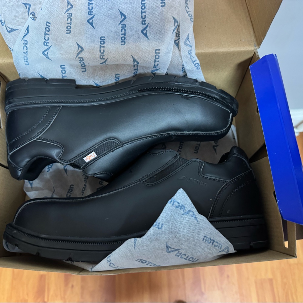 Men's Black working steel cap loafers . Like new condition . Size 10.5